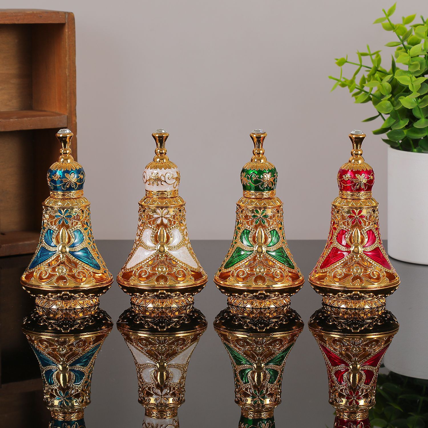 Home Fragrance Dubai - Duft- und Parfümflaschen, Metall-Glas-Emaille-Flaschen, Ägypten, Dubai,