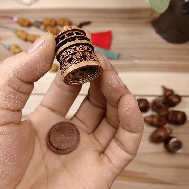Holz-Hohlflasche mit Schnitzer – Diffuser Necklace Locket Bewertung und Preis